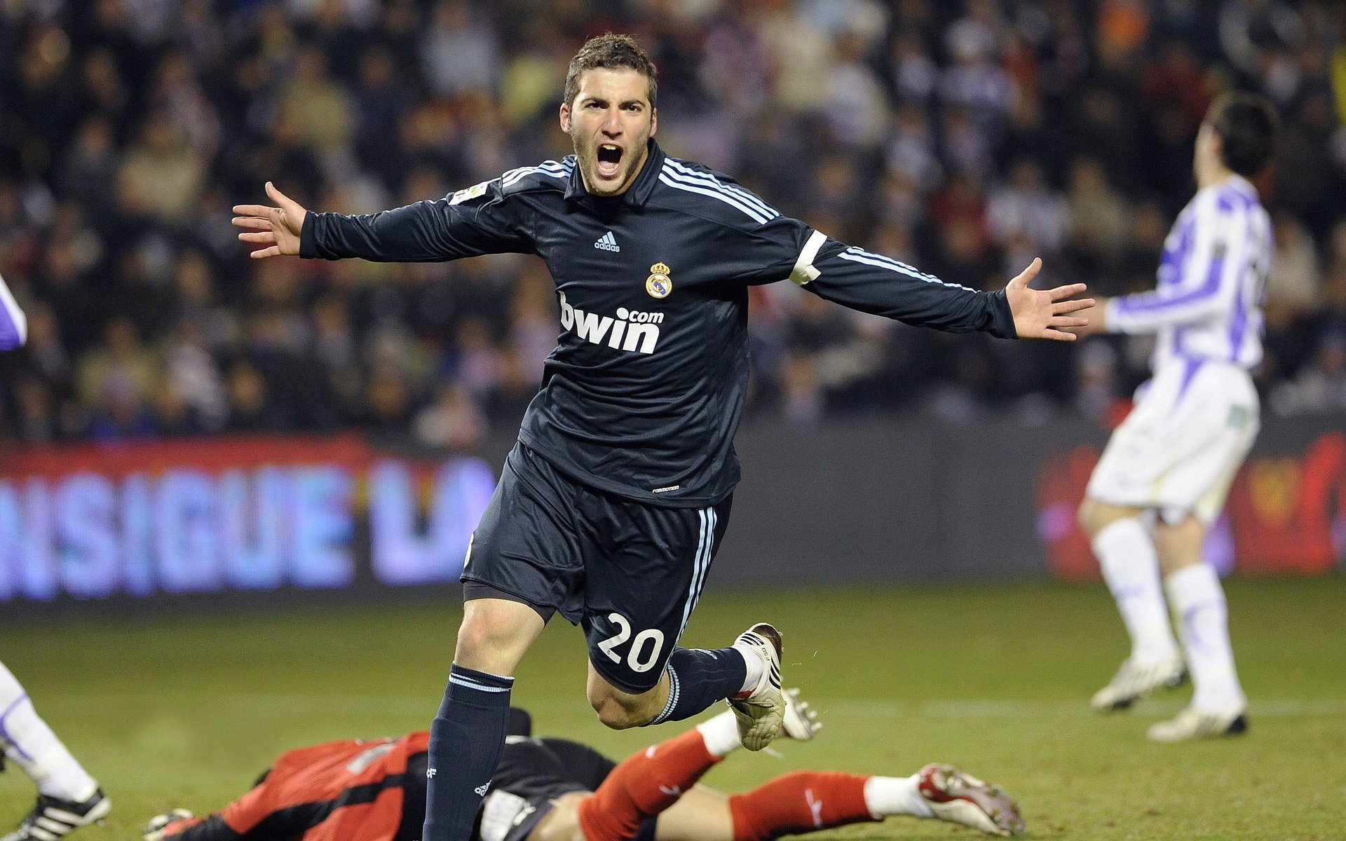 kaiyun登录入口-塞维利亚锋线快速反应抓住得分良机，塞维利亚战术